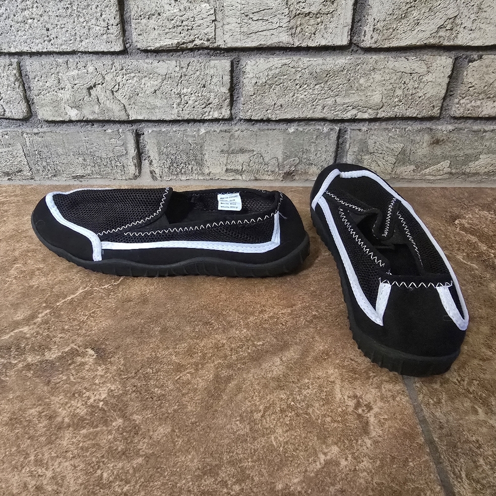 Black White | ATHLETIC WORKS | Water Shoe